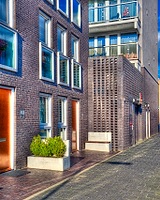 Claus van Amsbergstraat integrating with Fleerde flat block